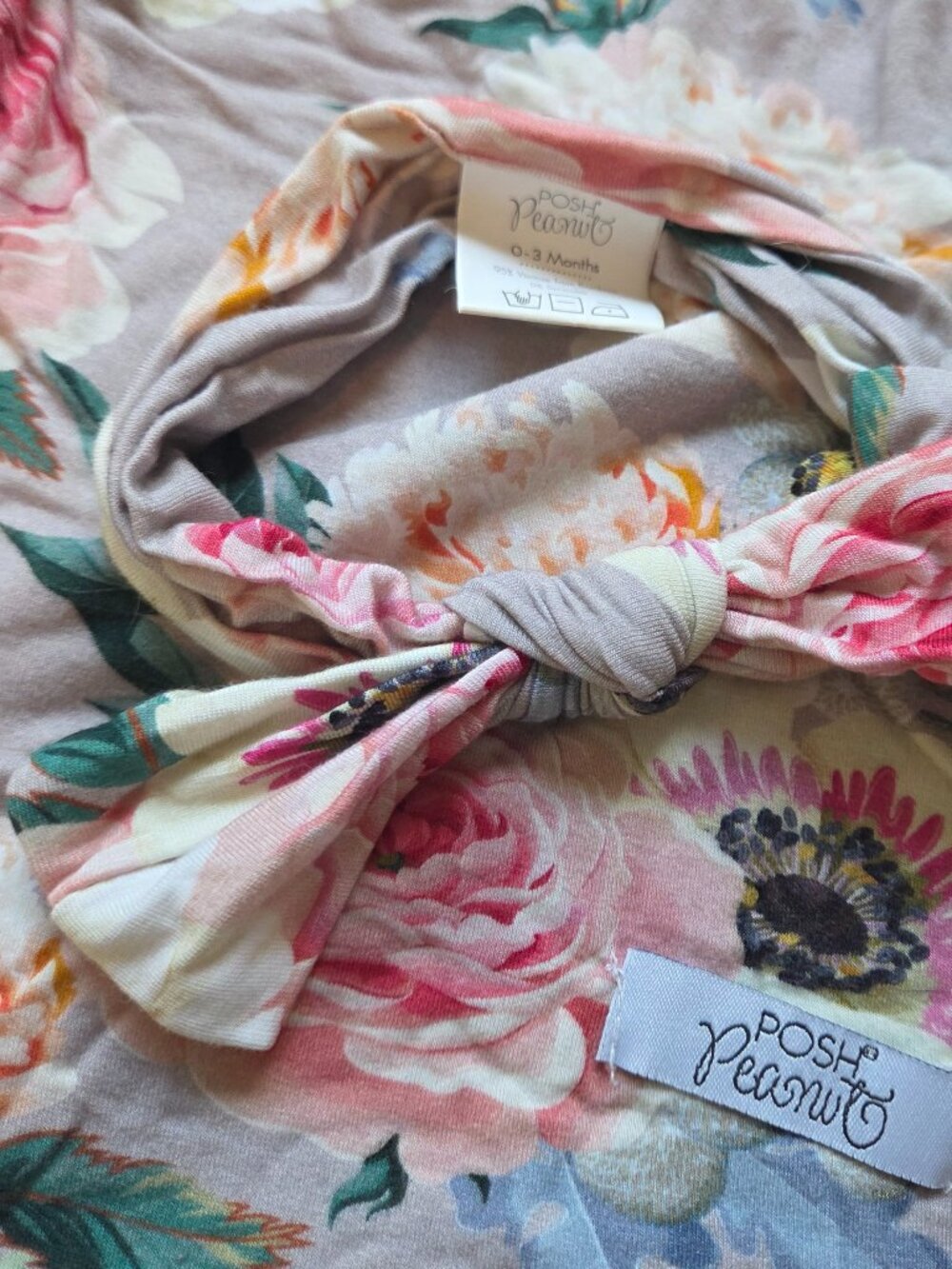 Swaddle and bow set